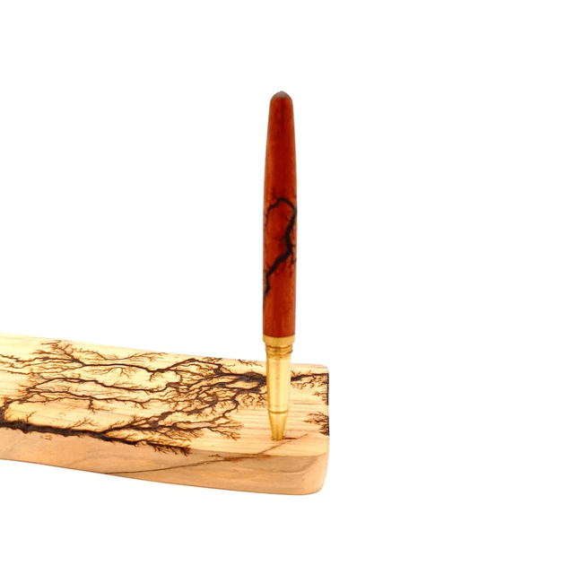 Stylos en bois exotique.