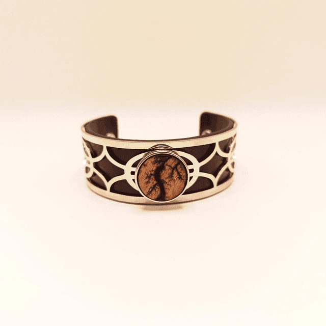 Manchette en cuir , acier inoxydable et cabochon en erable 
