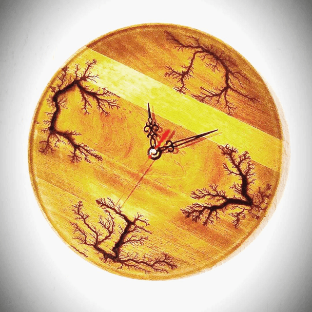 Horloge en manguier 